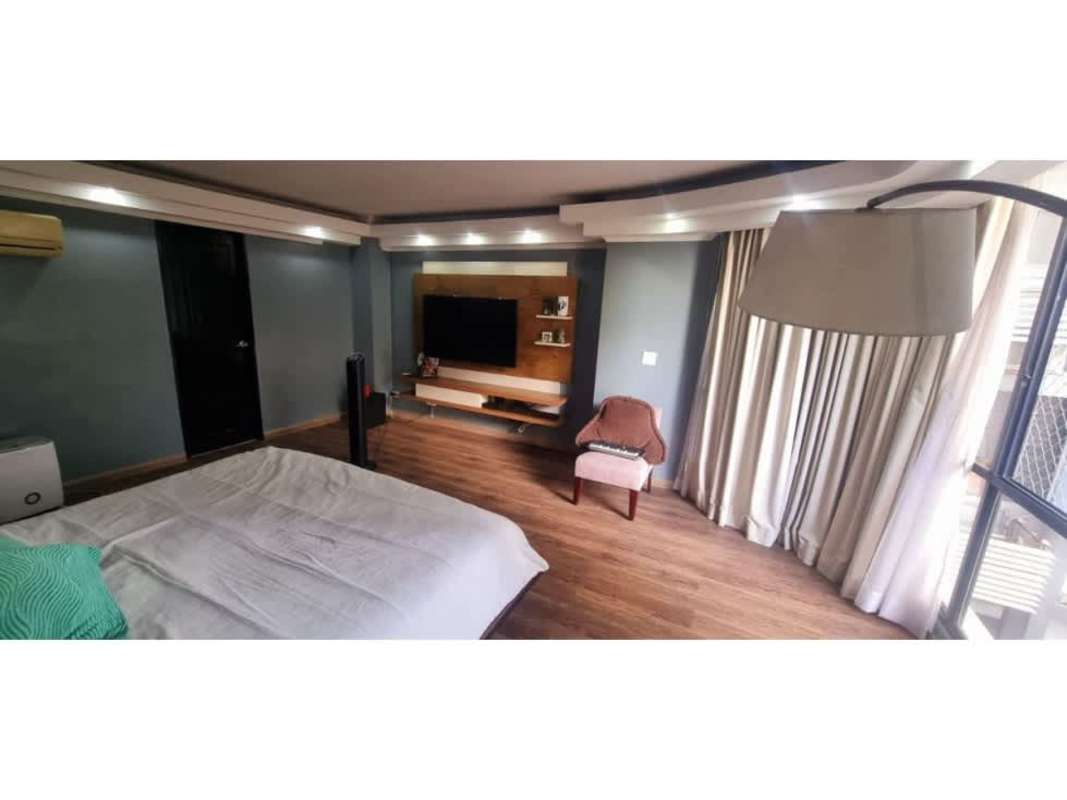 Master bedroom bay window with ocean skyline views in PH Mediterrané Punta Paitilla Panama