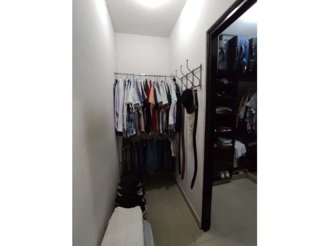 Equipped kitchen with granite counters in San Francisco Panama apartment for sale