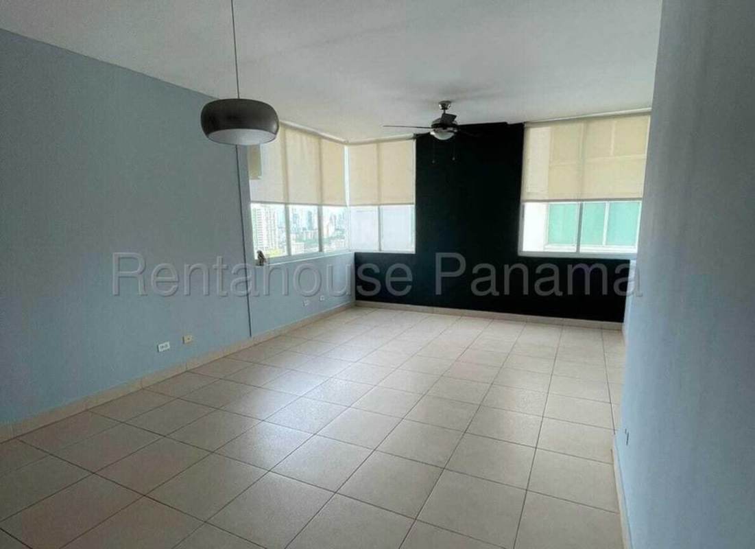 Bright living room with balcony access at PH Vivendi Towers Edison Park Panama