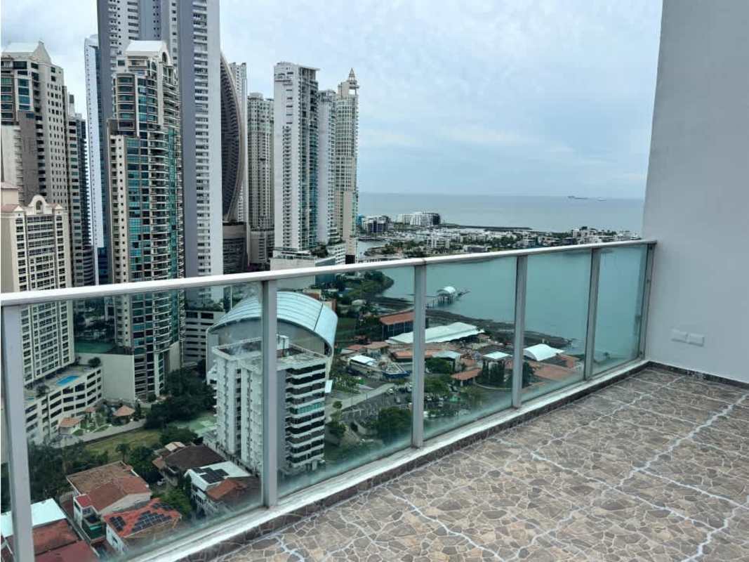 Modern kitchen with granite countertops and ample cabinetry in PH Pacific Sea Punta Paitilla Panama