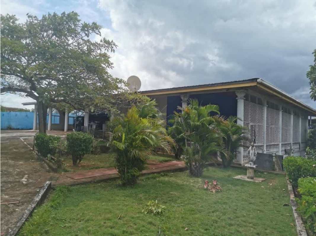 Country house with garden landscaping and paved driveway Chepo La Higuera Panama