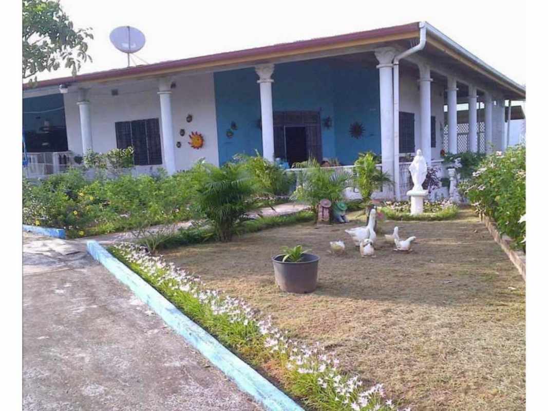 Country house with screened porch and lush tropical landscaping in Chepo La Higuera Panama