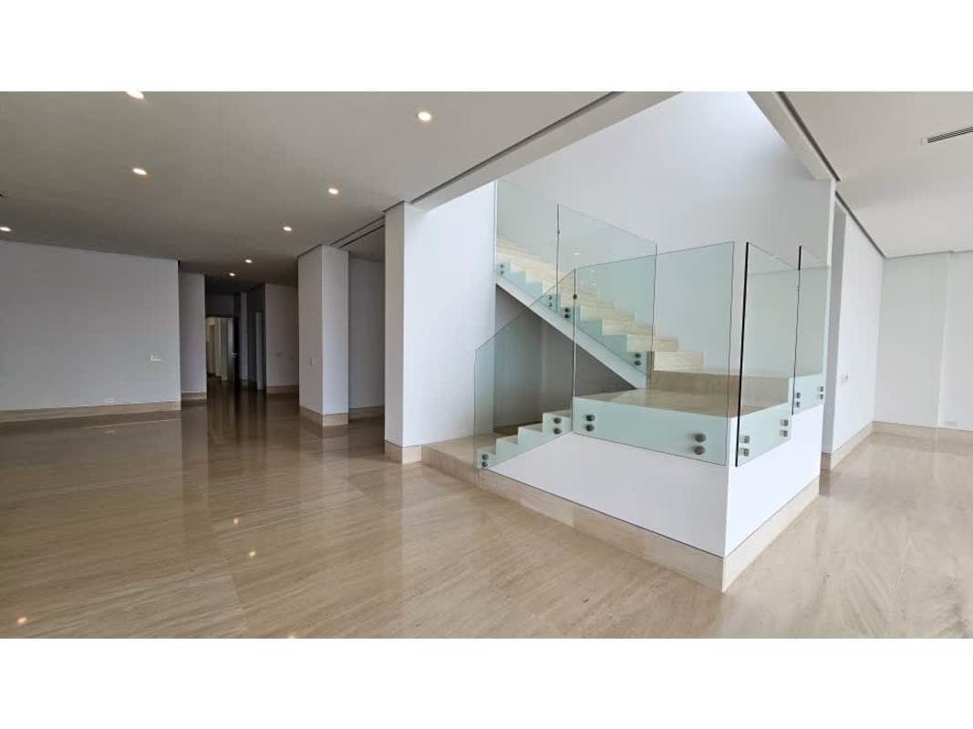 Italian kitchen with DEKTON countertops and island PH Ocean Pearl Ocean Reef