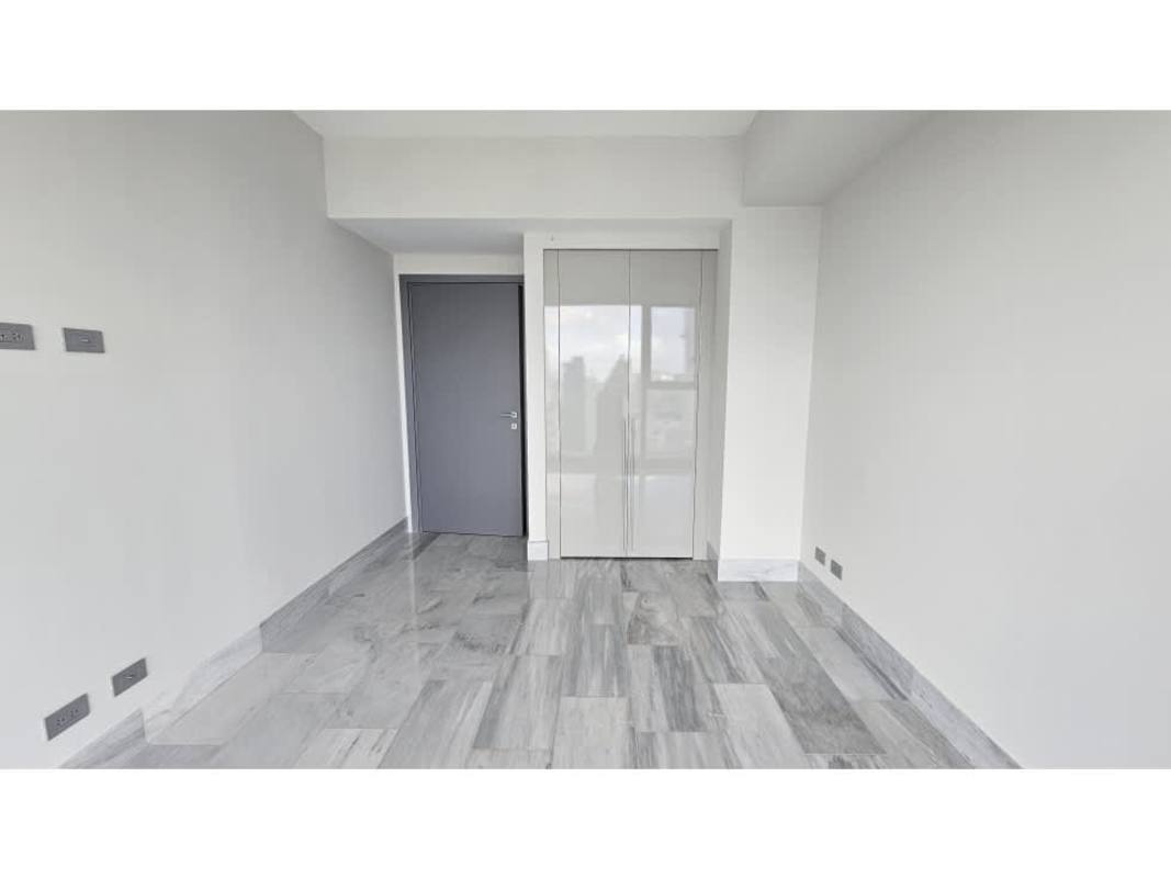 Luxury infinity swimming pool with sea and skyline view PH Nuovo Armani Panama