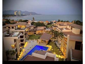 Beachfront 4BR Condo with Huge Terrace in Mareas Beach Club