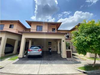 Spacious living dining room furnished with sofas, TV and table in Woodlands Panama Pacifico