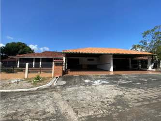 Fenced yard with garden and porch of Howard estate Panama