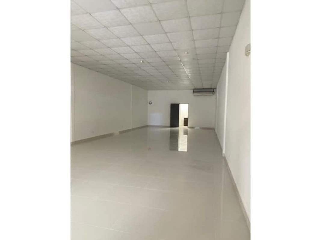 Open floor plan retail or office unit tiled floors Centennial Plaza Mall Panama
