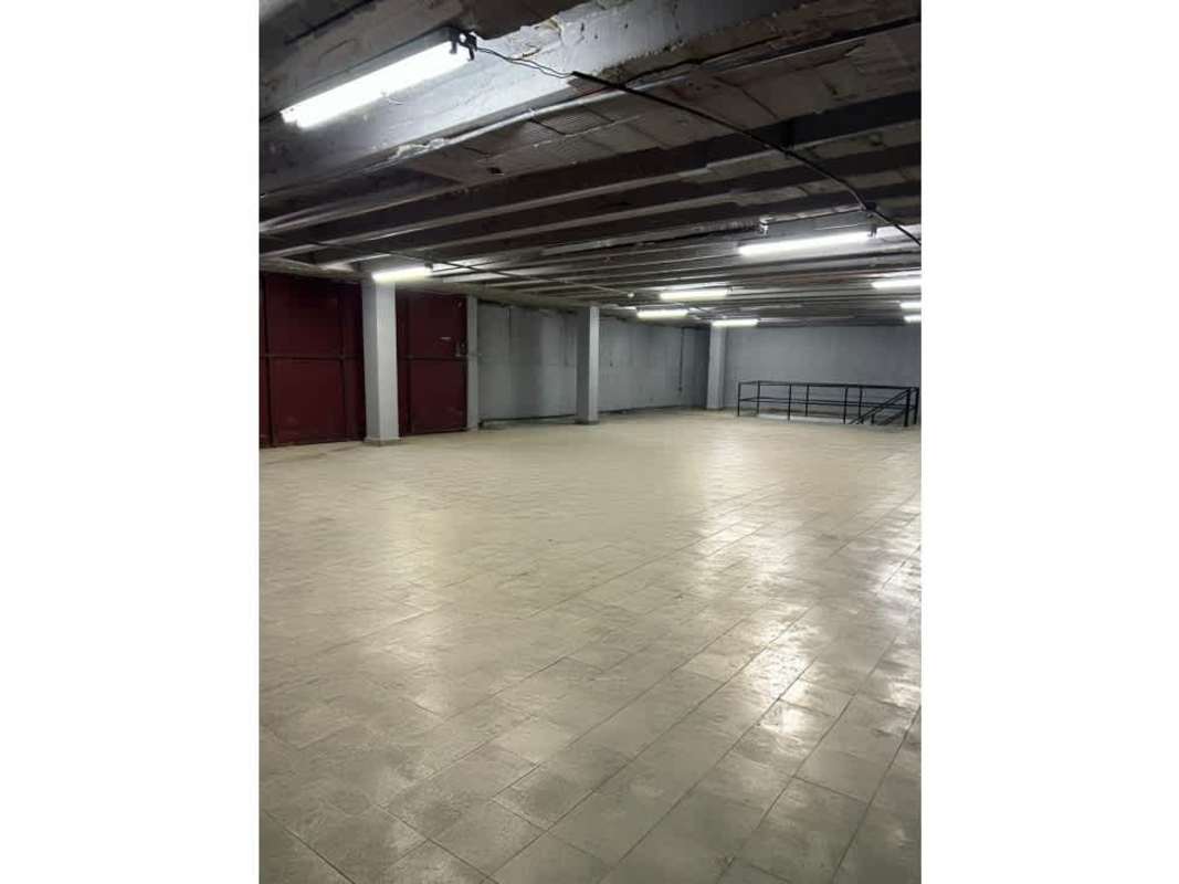 Interior with mezzanine office space inside commercial warehouse Calidonia Panama