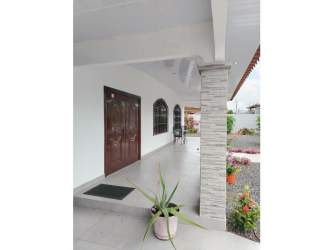 Spacious living area with windows and natural light Buena Vista Colón house for sale Panama.