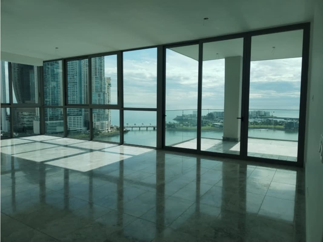 Private balcony with panoramic views of Pacific Ocean and Panama City skyline from PH Sea Point Punta Paitilla