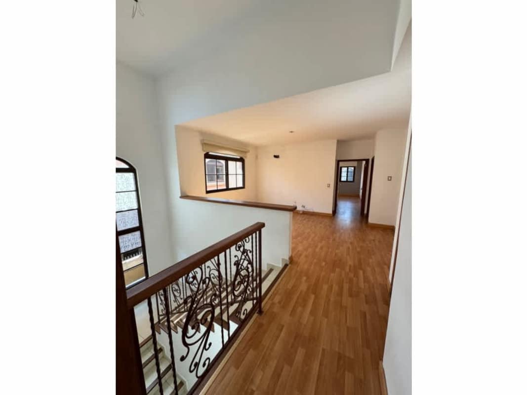 Spacious master suite with ensuite bathroom and walk-in closet in Costa Sur Panama