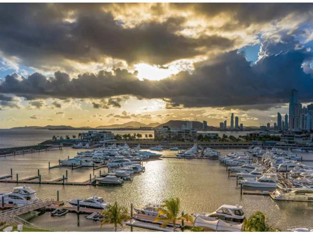 Luxury residential islands with marina and skyline views in Ocean Reef Islands Punta Pacífica Panama