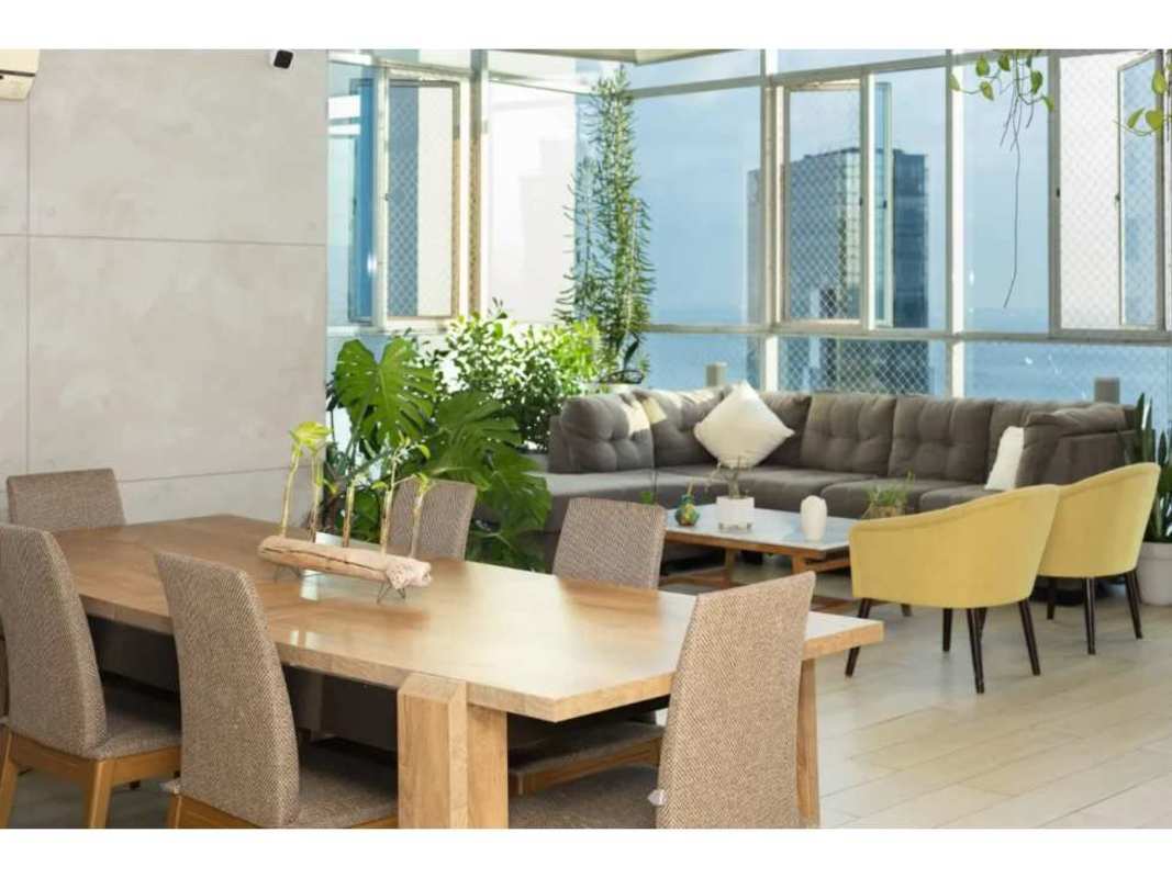 Bedroom with built-in closet and windows in PH Blue Park Panama City