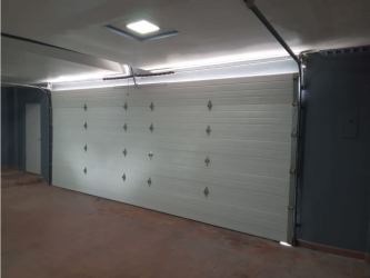 Furnished master suite with bed, balcony, ensuite bath jacuzzi and closet in Altos de Panamá Panama