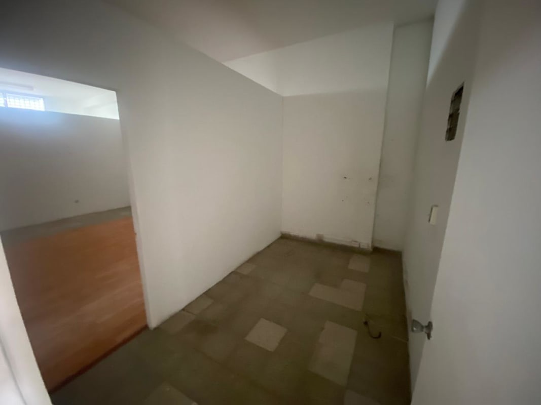 Backroom or storage utility space with concrete floors and shelving in PH Vía Brasil Plaza