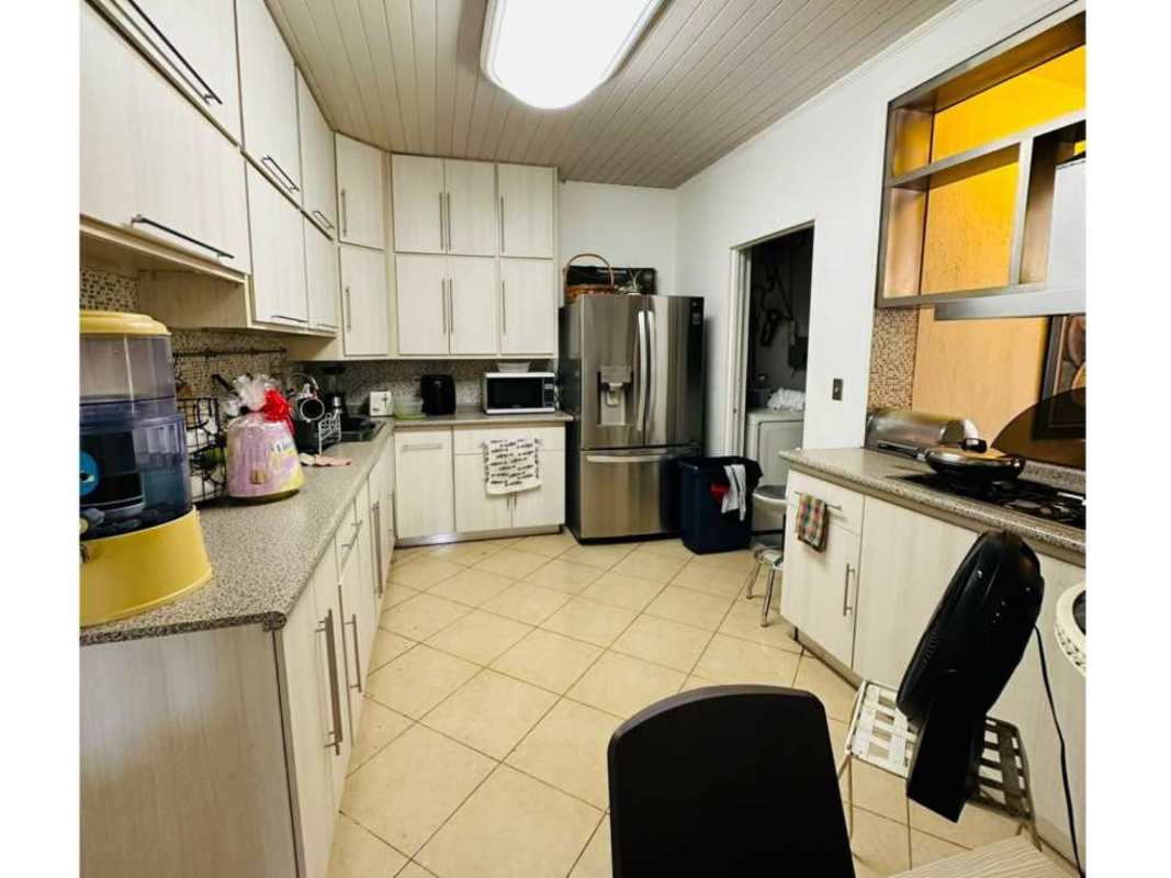 Enclosed tiled terrace area with ceiling fan at Balboa Ancón House Panama City