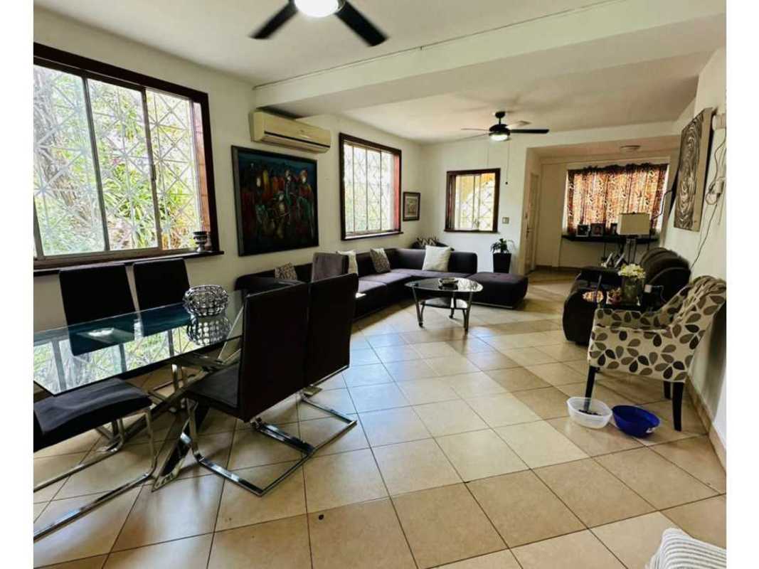 Private fenced garden with mature trees Balboa Ancón house for sale Panama