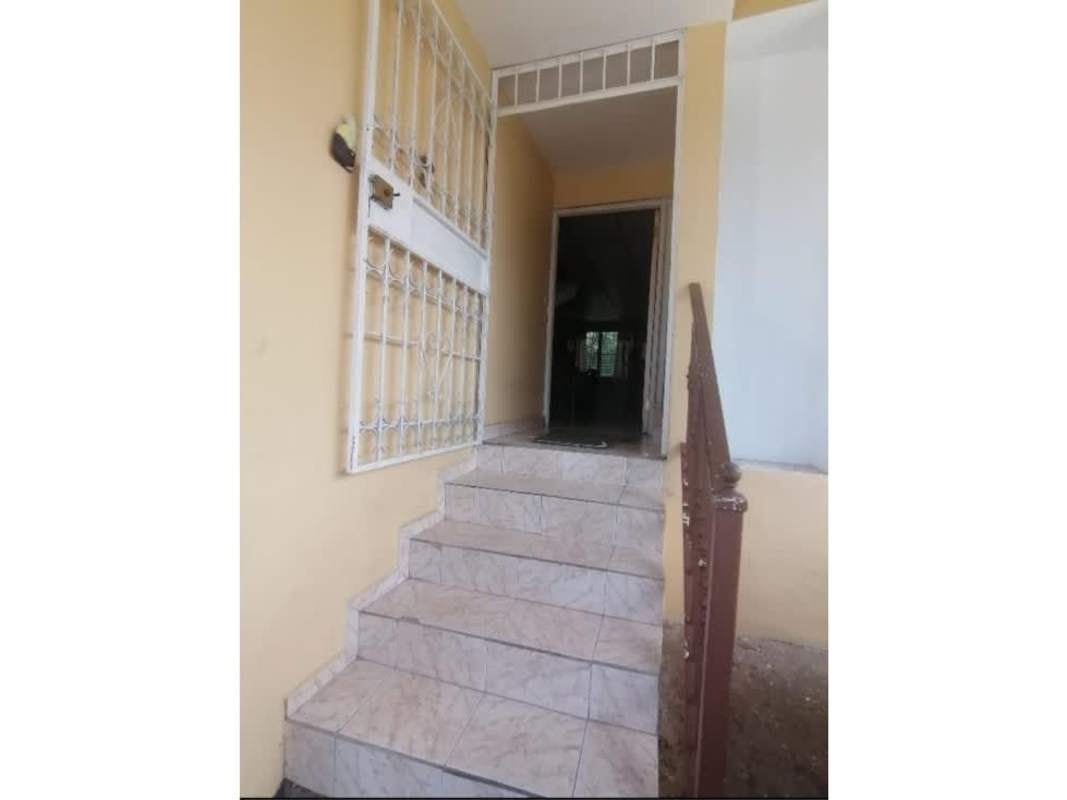 Gated driveway with yard space in Villa Zaita Panama house for sale