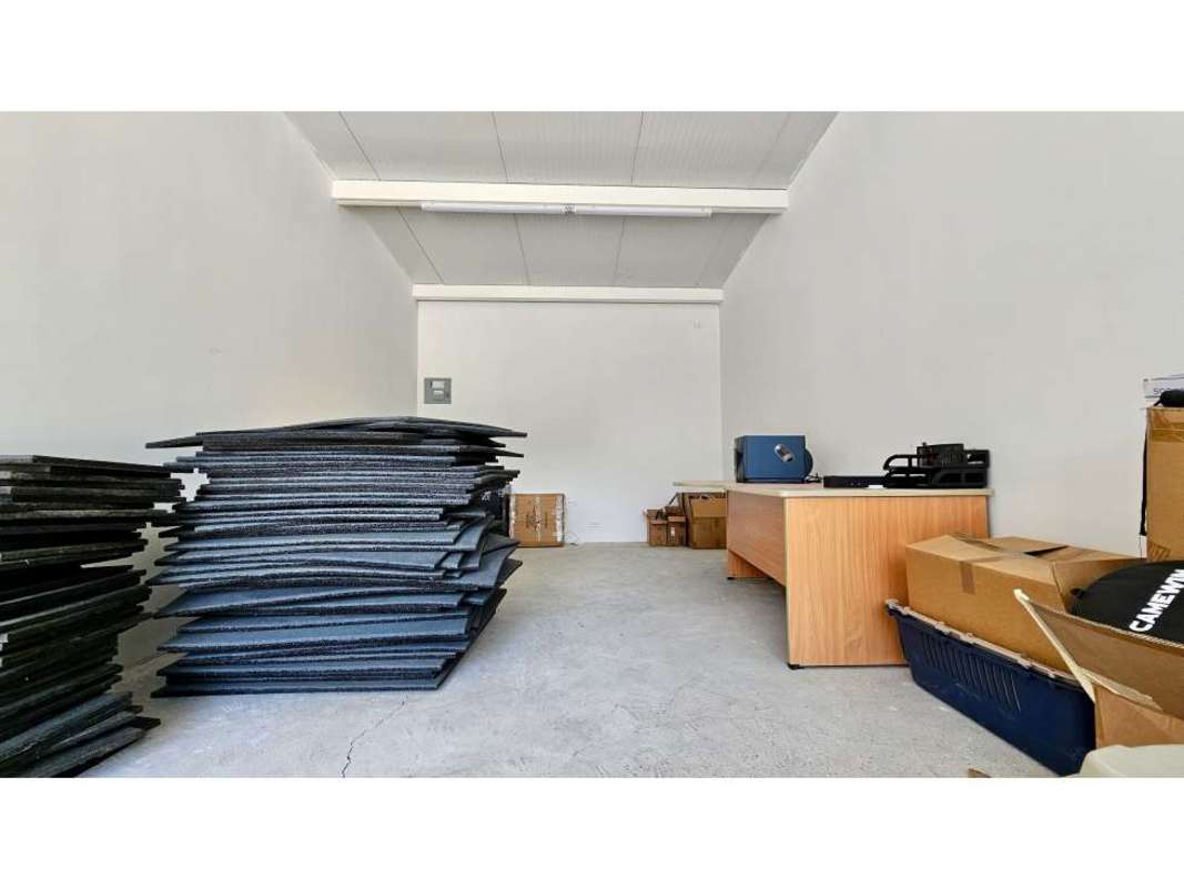 Industrial interior space with concrete floor and storage area inside commercial unit Campo Limberg Panama for rent.