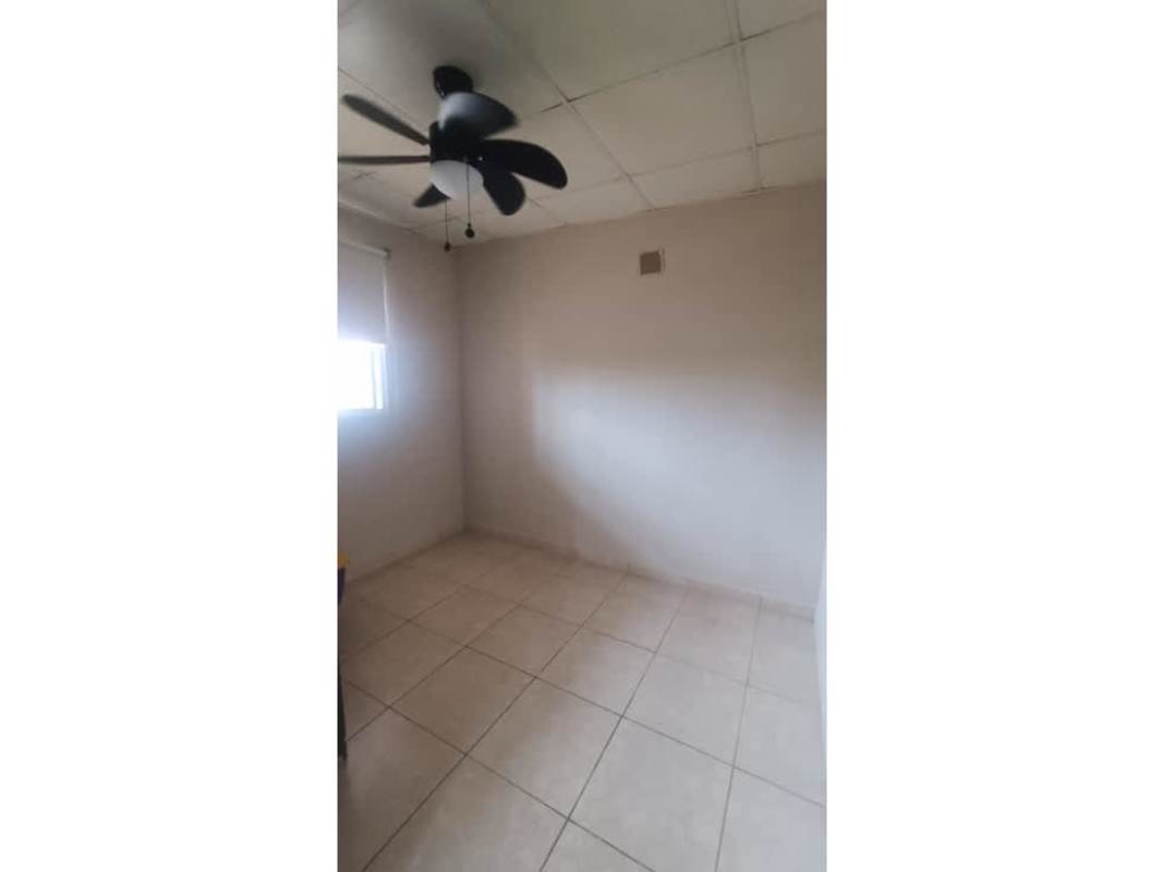 Tiled bedroom with ceiling fan and window in Arboledas Costa Verde Panama