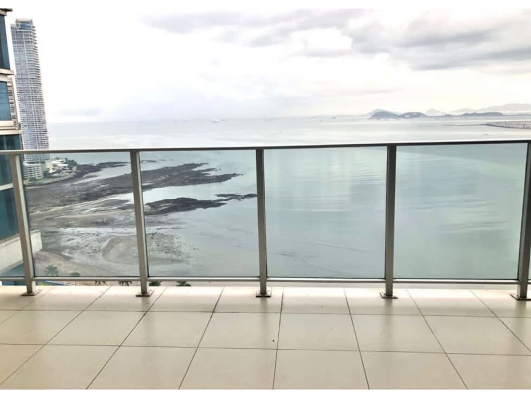 Stylish double-height lobby decorated with marble and mirrors at PH Waters on the Bay Panama