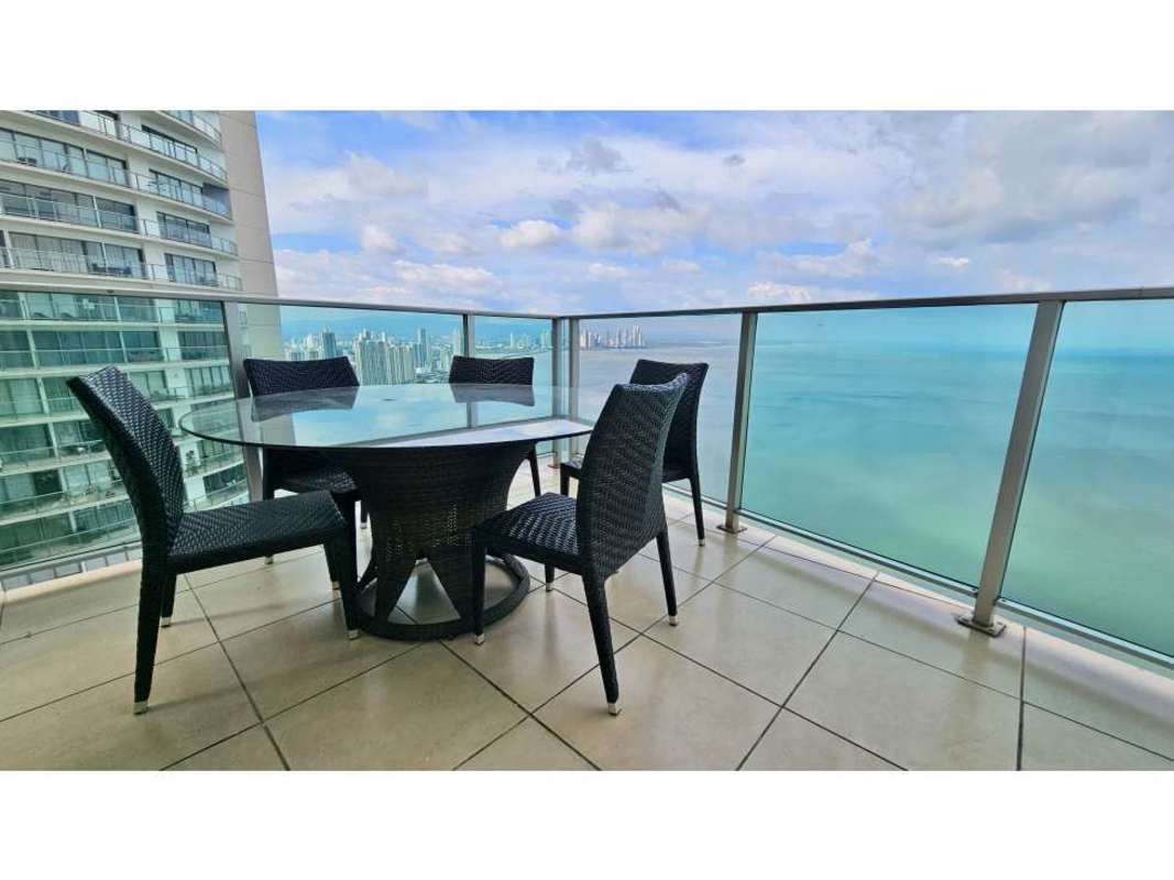 Modern balcony with ocean and skyline view in PH Oasis on the Bay Panama