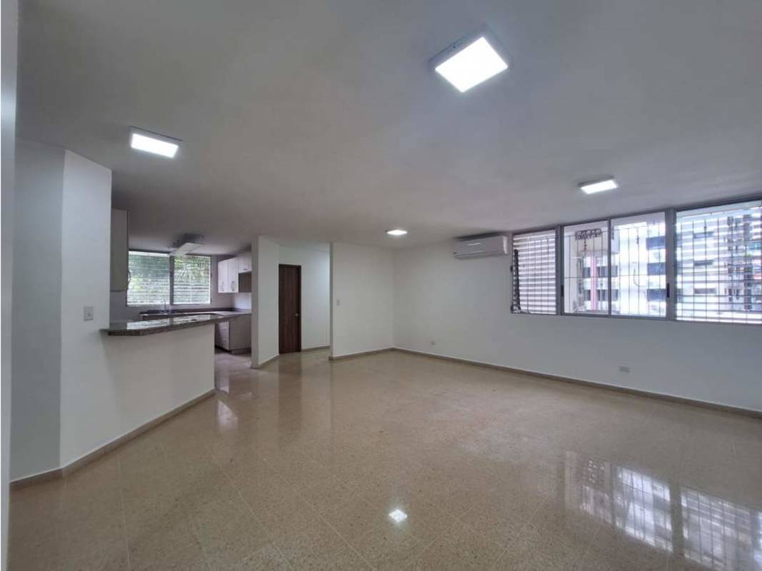 Semi-open kitchen with granite countertops and appliances at PH Royal Plaza El Carmen Panama