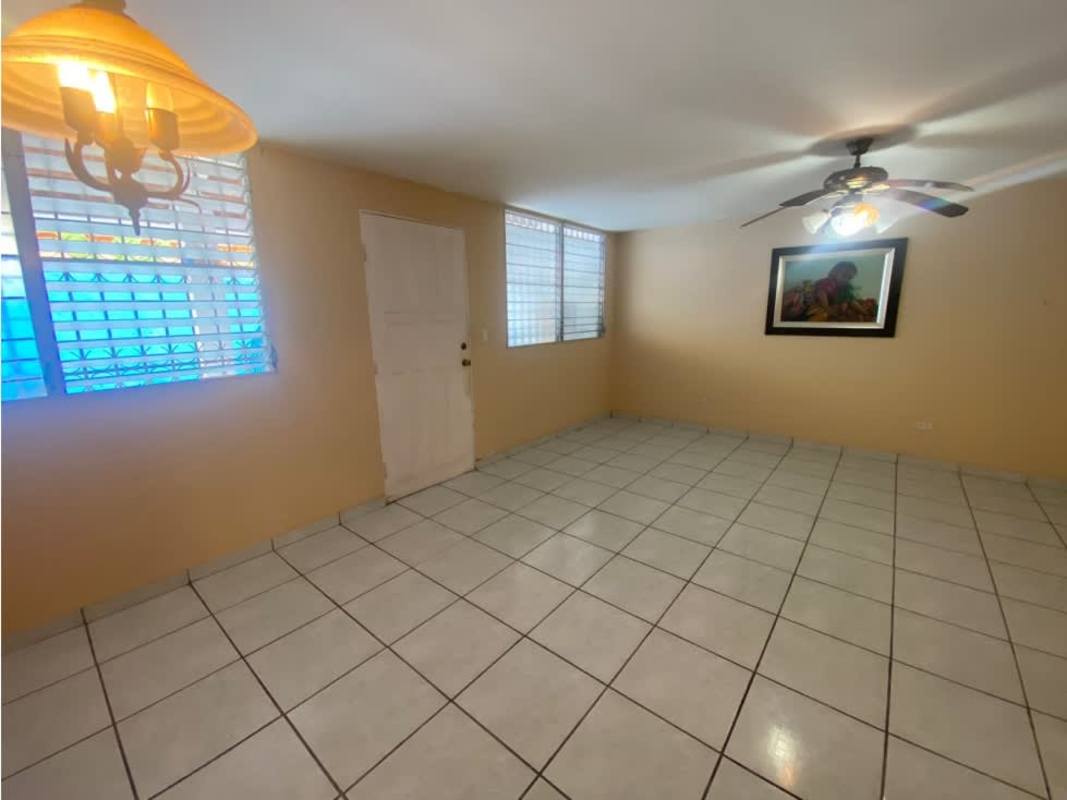 Bathroom with tiled walls, glass shower in duplex Condado Gardens Panama