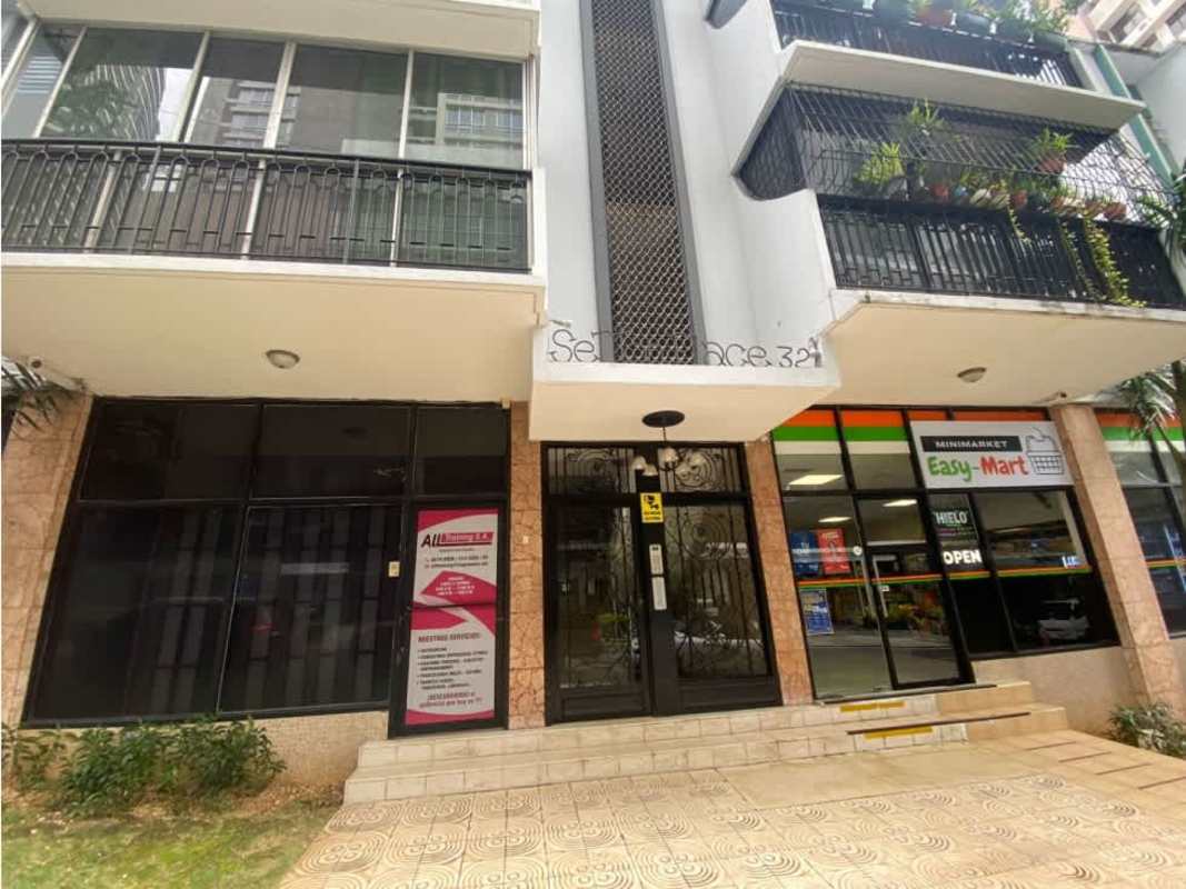 Traditional wood kitchen cabinets, granite countertops, appliances El Cangrejo Panama