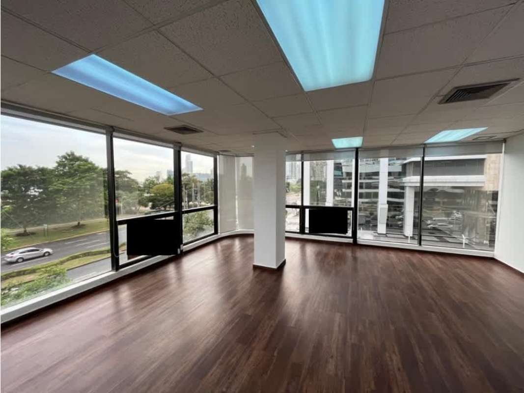 Bright office with city view in Galerías Balboa Avenida Balboa Panama