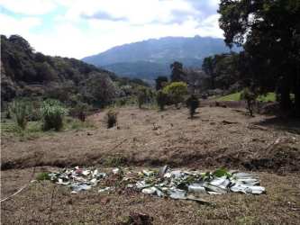 6,500 m² Gated Land with Waterfall & Lake in Boquete