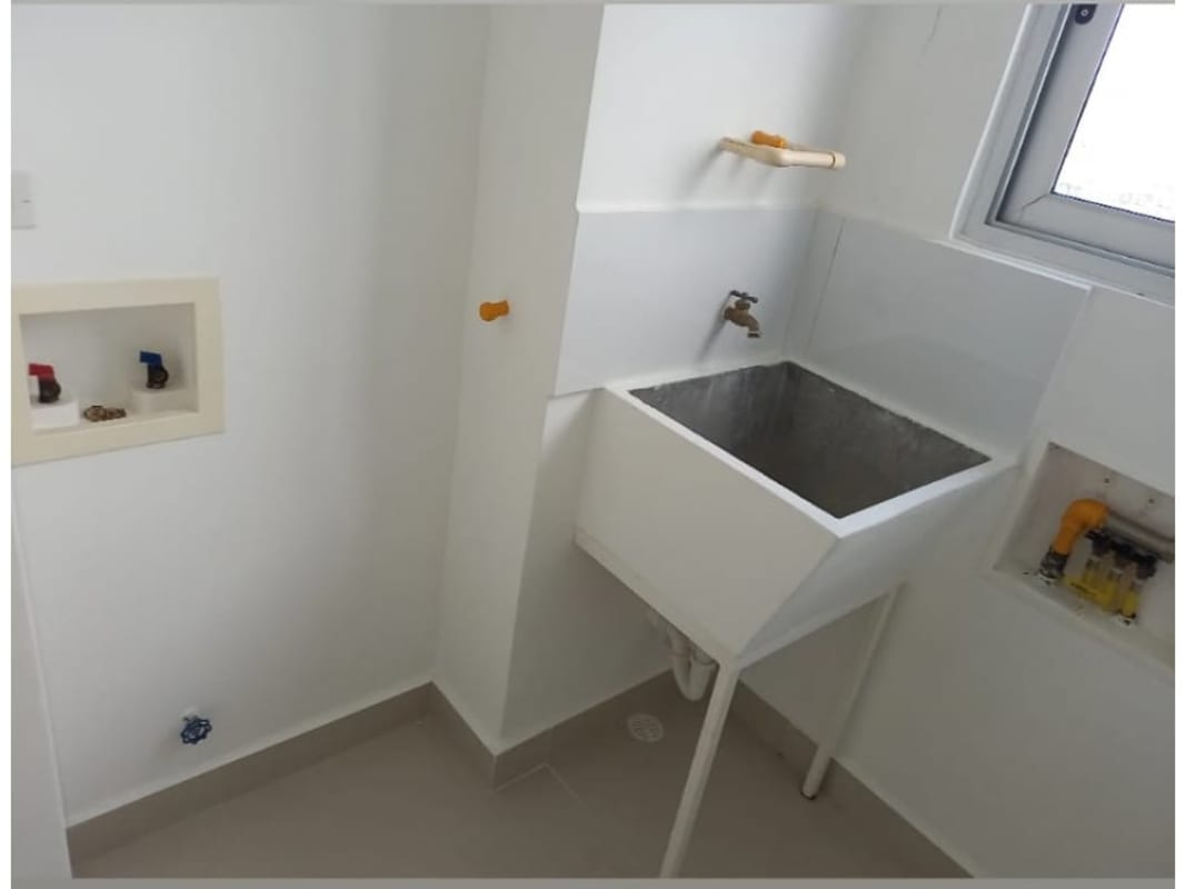 Laundry room with utility sink and window PH Los Pueblos Tower 7 Juan Díaz Panama