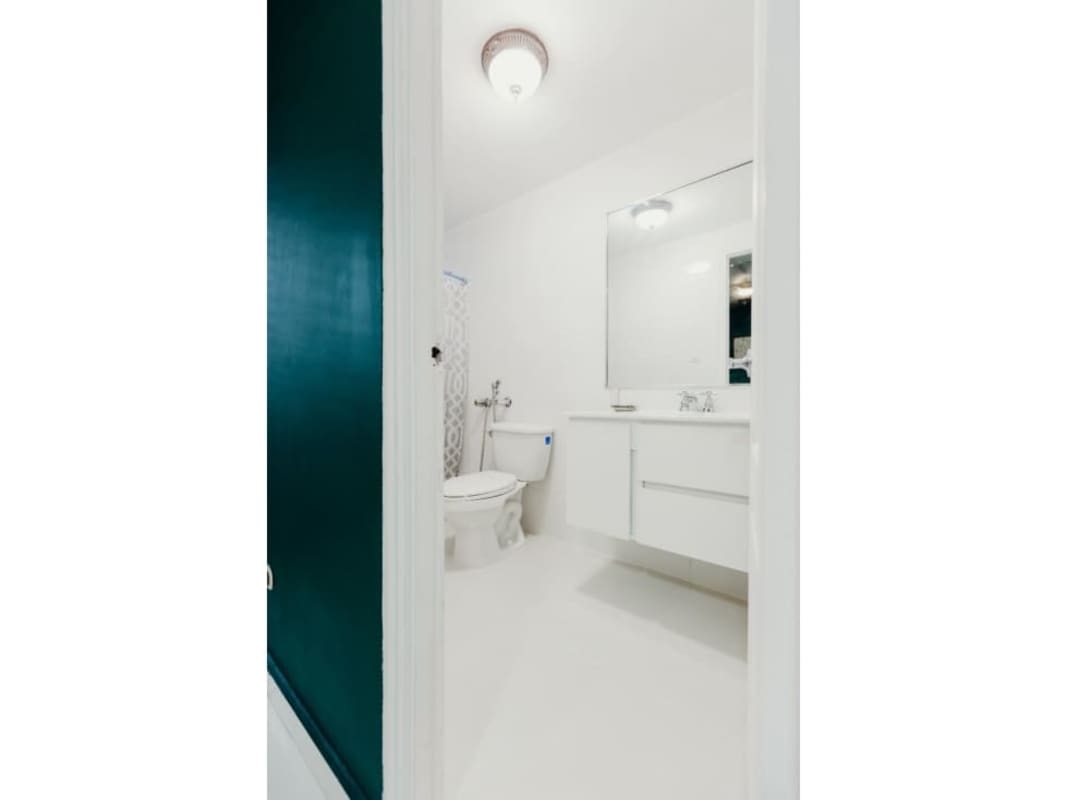 Fully equipped bathroom with modern fixtures and walk-in shower PH Pestranza Coco del Mar