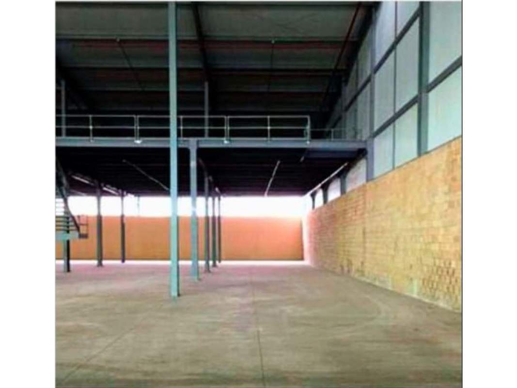 Spacious empty warehouse interior with high ceilings, concrete flooring and metal beams at Parque Industrial Milla 8 San Miguelito