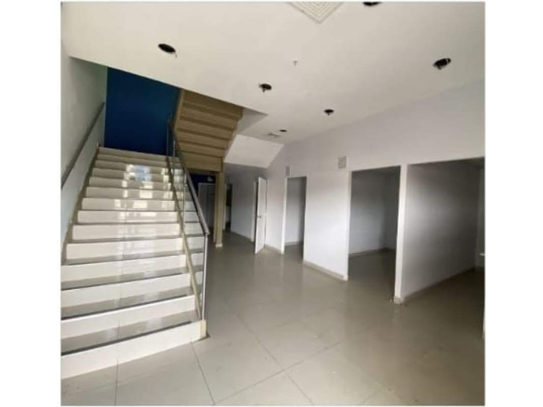 Finished mezzanine office space inside industrial warehouse in Parque Industrial Milla 8 San Miguelito