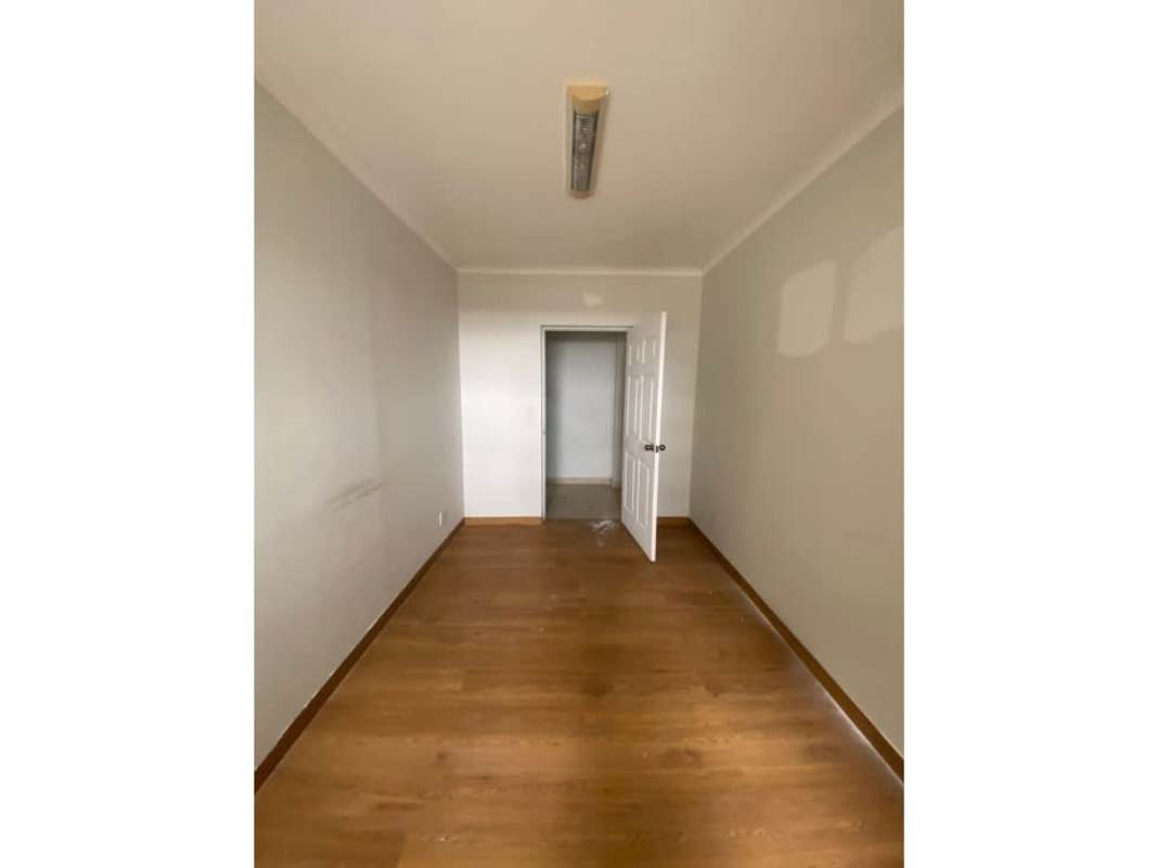 Private office division with window tile floor commercial rental El Cangrejo Panama