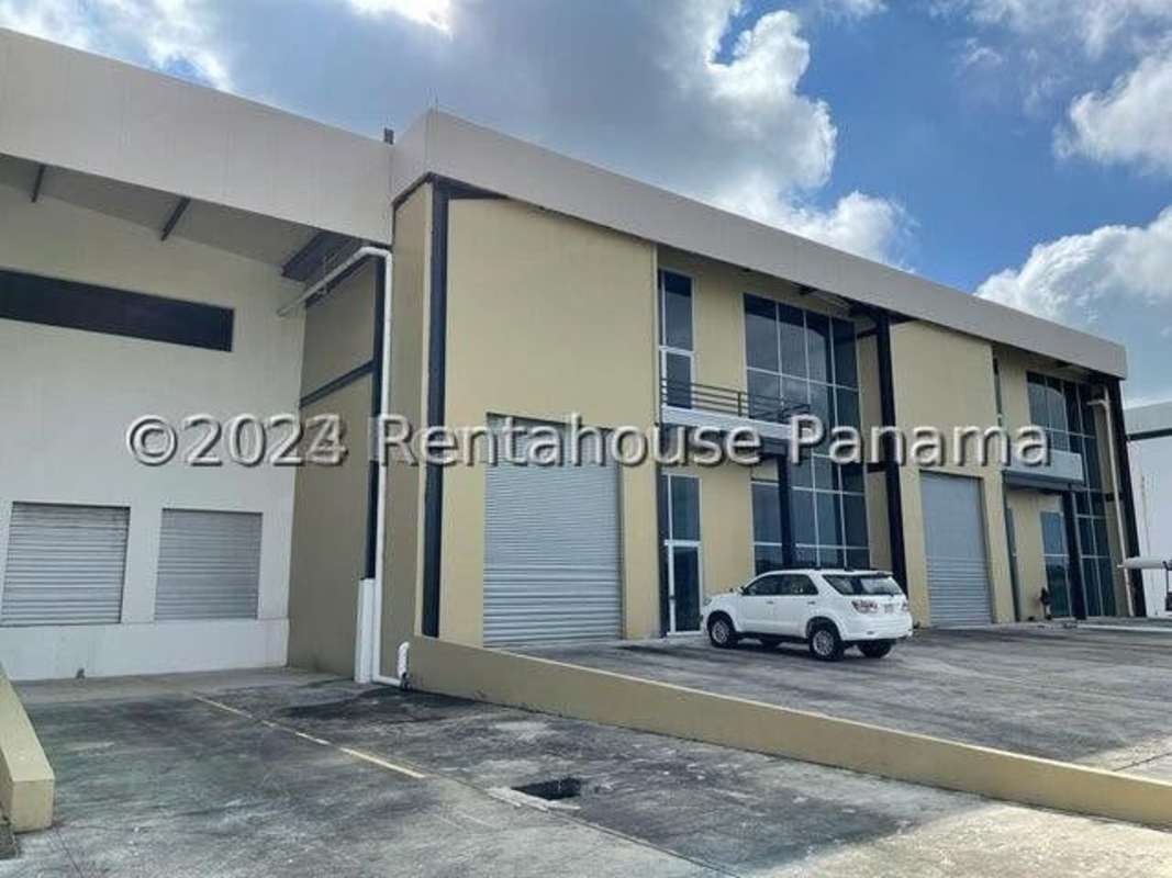 Industrial warehouse front with multiple door bays and parking in Pacora zone Panama City