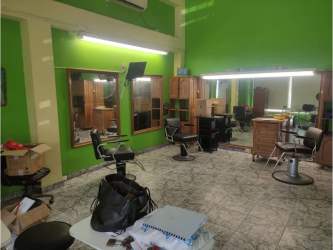 Retail or salon space with large wall mirrors, tiled floor in Edificio LosArcos Panama City