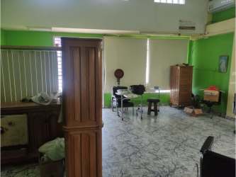 Bright commercial space with green walls, large windows and ceramic floor in Edificio LosArcos Panama