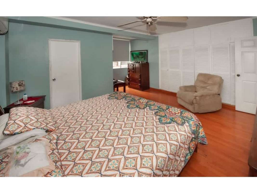 Traditional bedroom with split AC and window in PH Majurova El Cangrejo Panama City