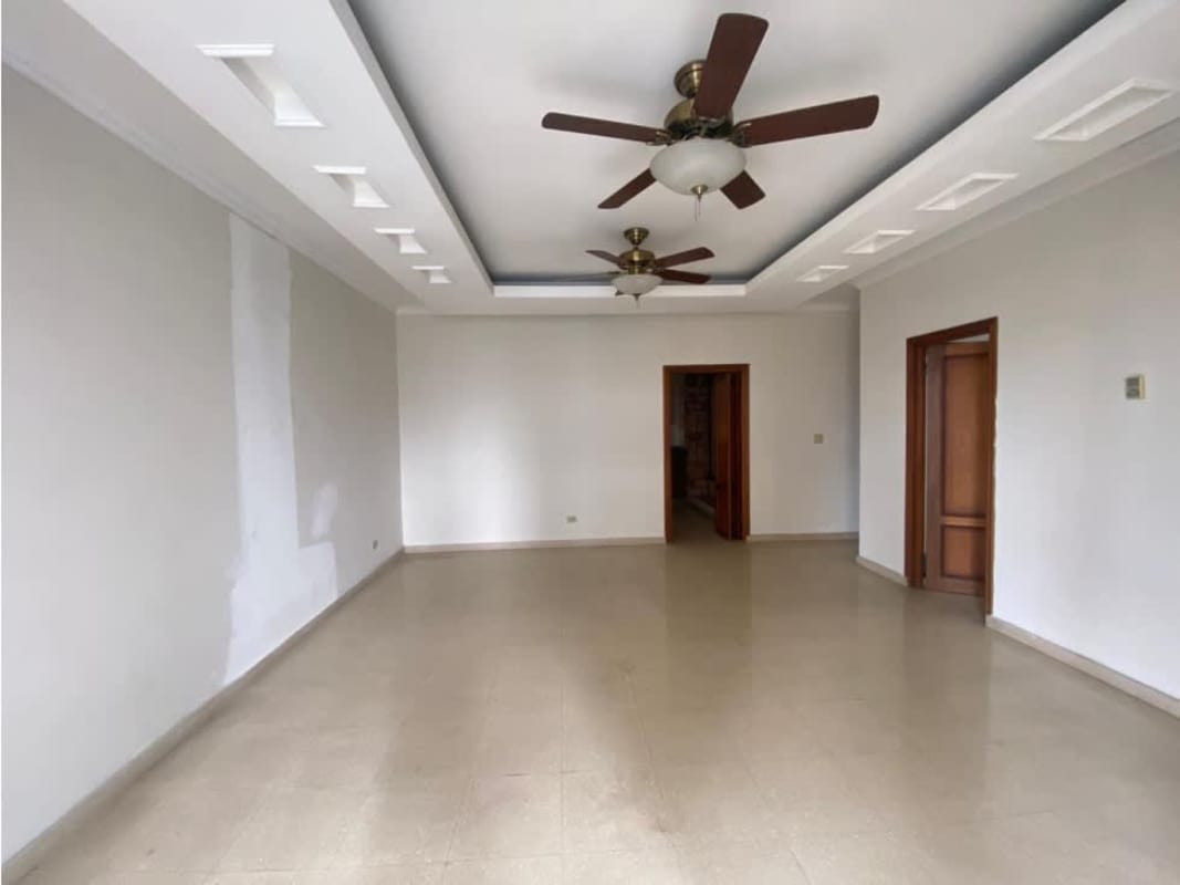 Traditional kitchen with wood cabinets and granite countertops in PH Ariadne San Francisco