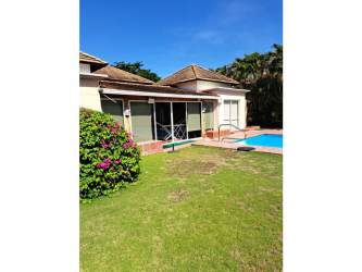 Private swimming pool and covered terrace at Costa Blanca Golf Villa Decameron Panama