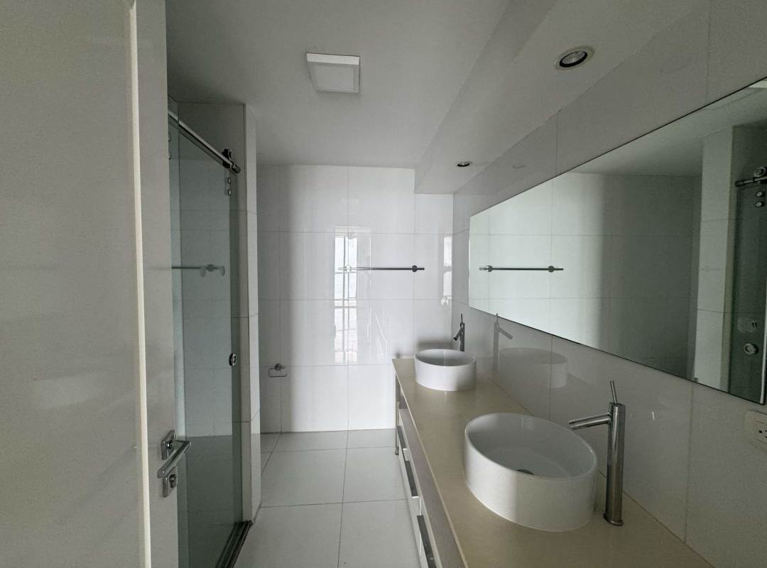 Skyline rooftop infinity pool with ocean views at PH YOO Panama Avenida Balboa