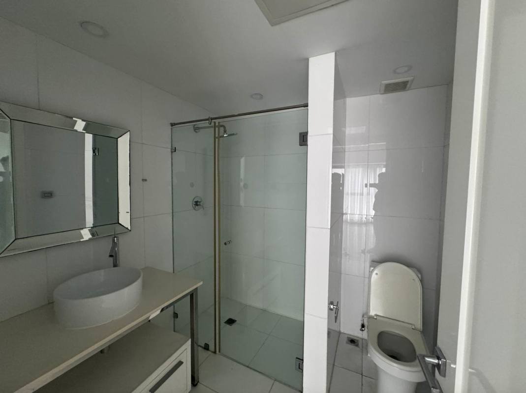 Large bedroom with terrace access and panoramic ocean view in PH YOO Panama