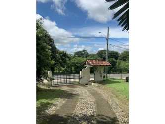 Covered terrace with white columns overlooking lush garden in countryside villa Chitré Panama
