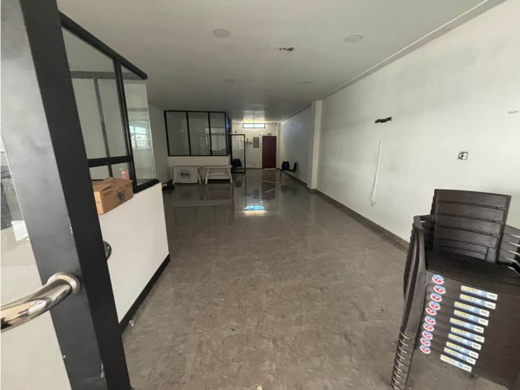 Large parking lot in front of Cumbres Plaza La Cabima with Super 99 supermarket visible