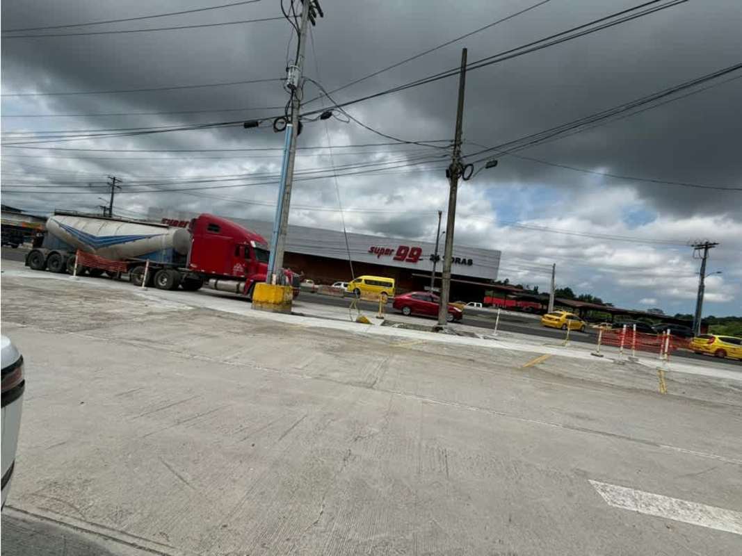 Parking lot and avenue in front of Plaza La Cabima commercial property Panama