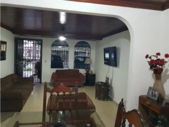 Large covered terrace area perfect for customer seating or business displays Panama City El Ingenio