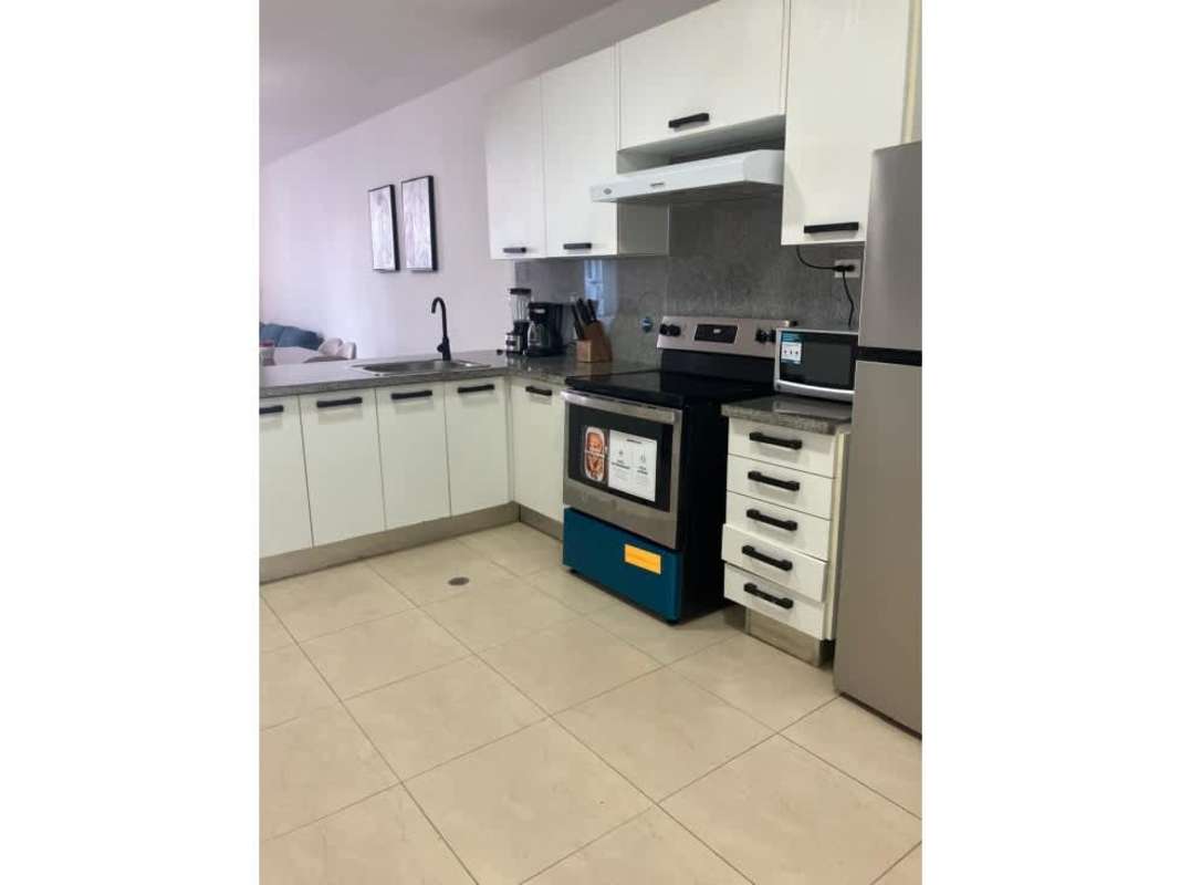 Furnished secondary bedroom with large windows PH White Avenida Balboa Panama